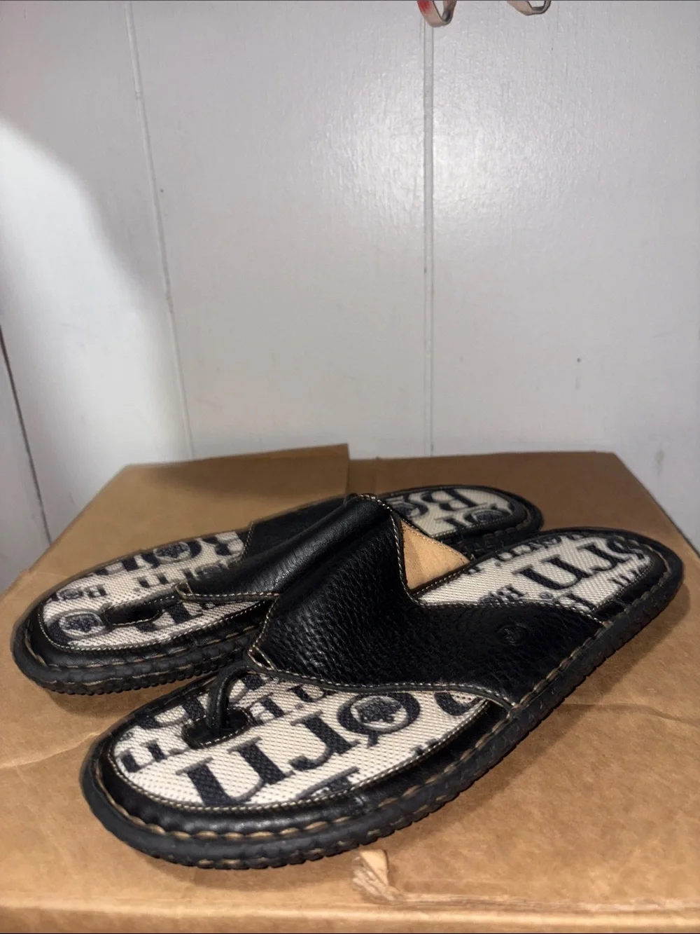 Women’s Born Leather Slide Sandals with Patterned Insole size 8